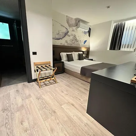 Palladium Hotel- Luxury Leading Hotels, Private Included Maison d'hôtes Dhërmi