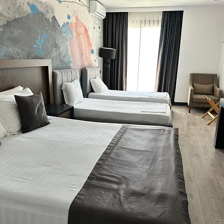 Palladium Resort- Luxury Leading Hotels, Private Included בית הארחה 3*