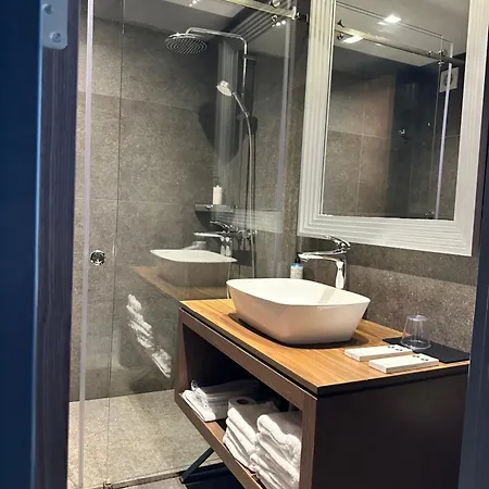 Palladium Hotel- Luxury Leading Hotels, Private Included 3* Dhërmi