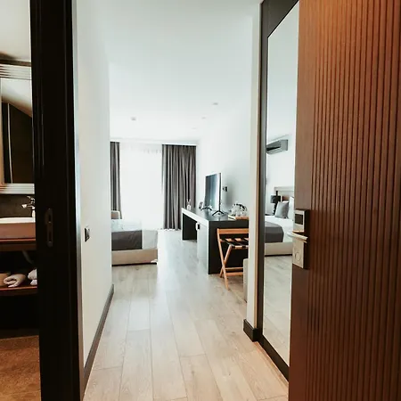 Palladium Hotel- Luxury Leading Hotels, Private Included 게스트하우스 Dhërmi