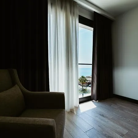 Palladium Hotel- Luxury Leading Hotels, Private Included Penzion Dhërmi