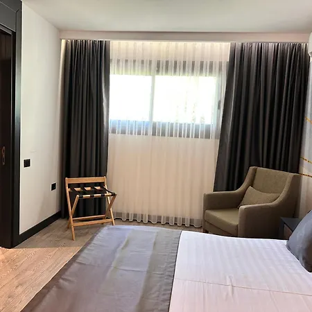 Palladium Hotel- Luxury Leading Hotels, Private Included 게스트하우스 Dhërmi