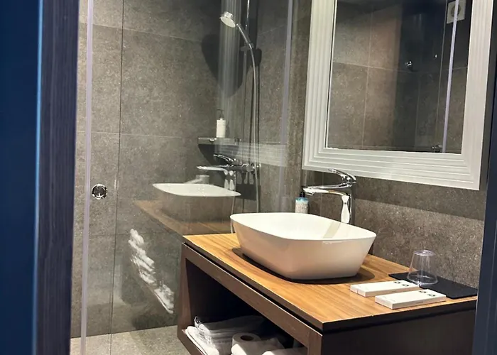 Palladium Resort- Luxury Leading Hotels, Private Included 4* Dhërmi